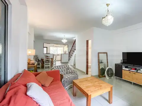 Casa en Venta con 3 cocheras