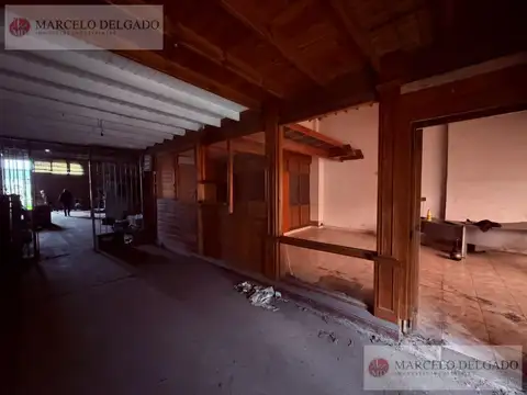 Galpón - depósito (Vivienda aparte) 2500m2   300m2  BERNAL OESTE - ALQUILER