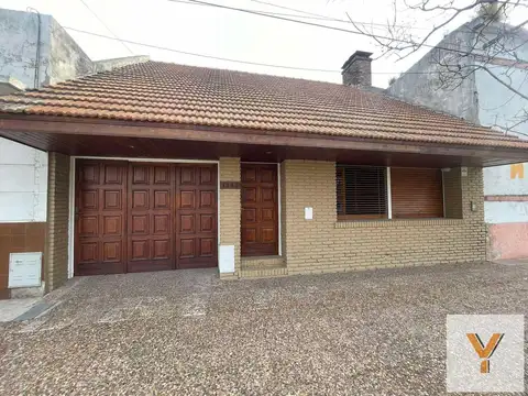 Casa en venta - 3 Dormitorios 2 Baños - Cochera - 300Mts2 - Bolívar