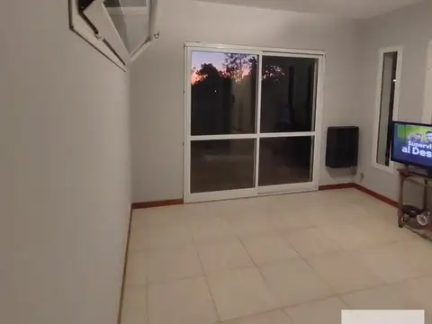 Casa en venta - 2 dormitorios 1 baño - 90mts2 - Ostende