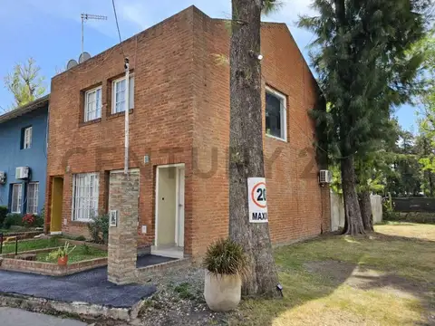 Venta Dúplex 3 Ambientes con piscina y cochera