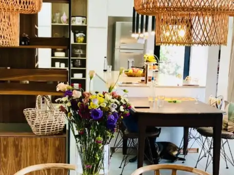 Casa en Venta con 4 cocheras