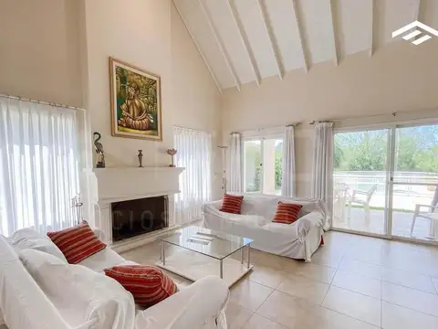 Casa en Venta con 1 cochera