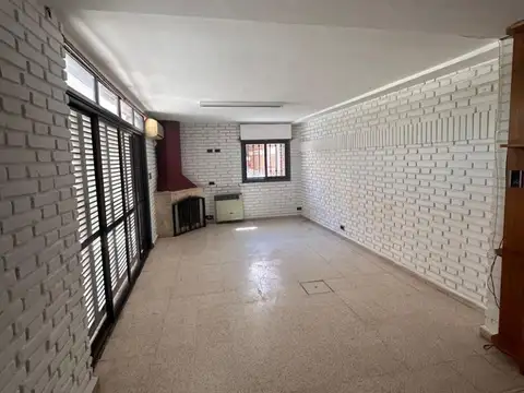 CASA | 5 AMBIENTES | ESQUINA | DEPTO INDEPENDIENTE | COCHERA | SAN JUAN