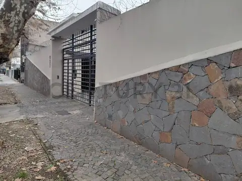 Casa 6 ambientes con 3 baños
