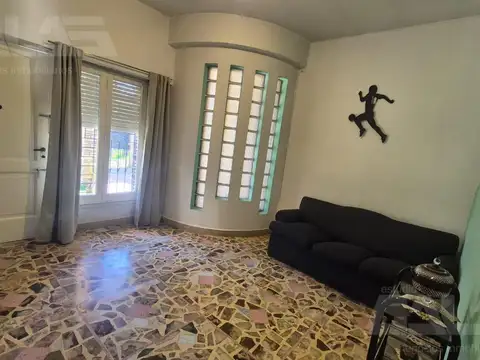 Casa 5 ambientes con 1 baño
