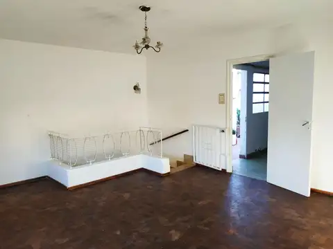 CASA EN PLANTA ALTA, DOS DORMITORIOS, ALQUILER