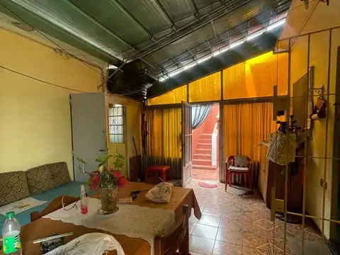 Casa 3 ambientes con 1 baño