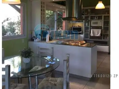 Casa 5 ambientes con 4 baños