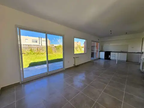 Casa en Alquiler con 1 cochera
