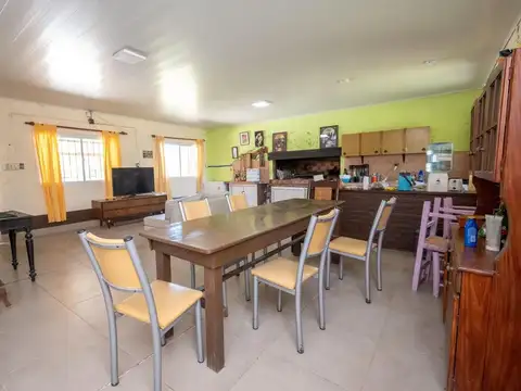 Viví la paz del río: quinta única con 2 viviendas