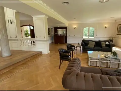 Casa 15 ambientes con 12 baños