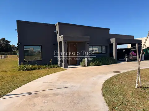 Casa en venta 5 ambientes en Los Juncos Luján