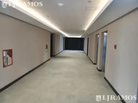 Oficina en Alquiler con 5 cocheras