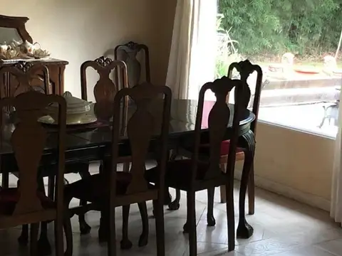 Excelente Casa toda en 1 planta. Gran parque y piscina.