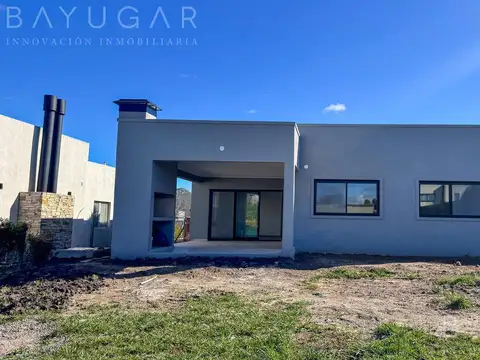 Venta Casa en Barrio Santa Elena - Pilar de Este - Zelaya