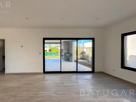 Casa en Venta en Pilar del Este - San Ramon, USD 176.500