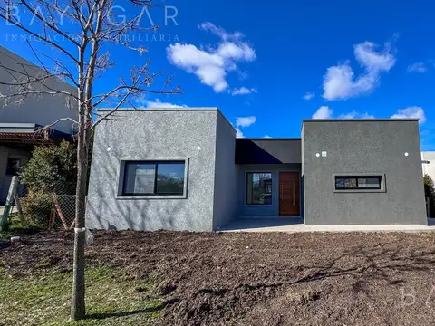 Venta Casa en Barrio Santa Elena - Pilar de Este - Zelaya