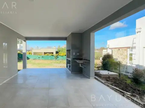 Venta Casa en Barrio Santa Elena - Pilar de Este - Zelaya