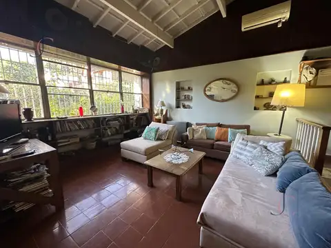 Casa 5 ambientes en lote de 700mts con dependencia en Ituzaingó Norte Apta crédito
