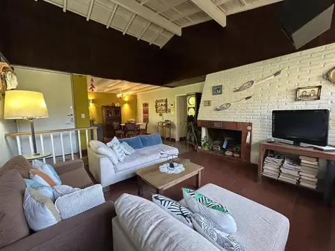 Casa 5 ambientes en lote de 700mts en Ituzaingó Norte