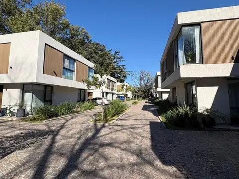 Casa en Venta en Barrio Parque Leloir, USD 368.000
