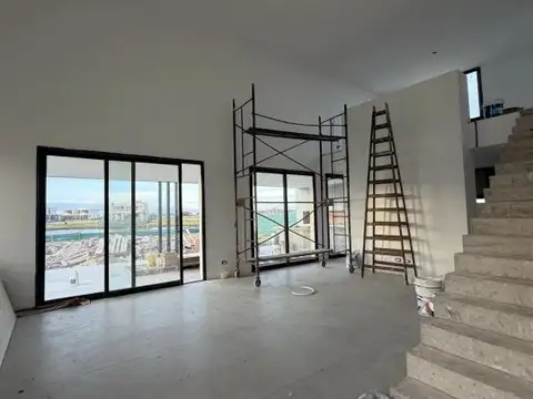 Casa en Venta con 4 cocheras