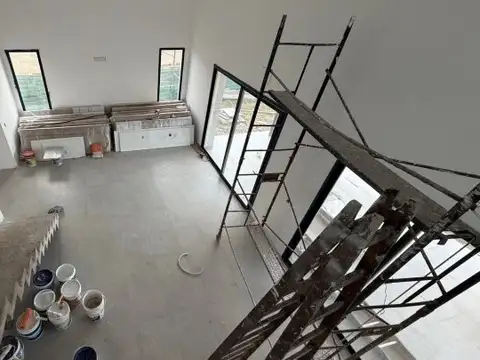 Casa 7 ambientes con 4 baños