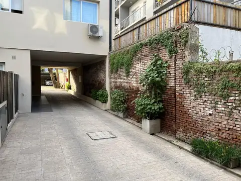 Bouchard 1500, Piso 2°