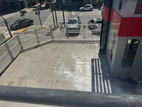 Libertador   700   y Guemes