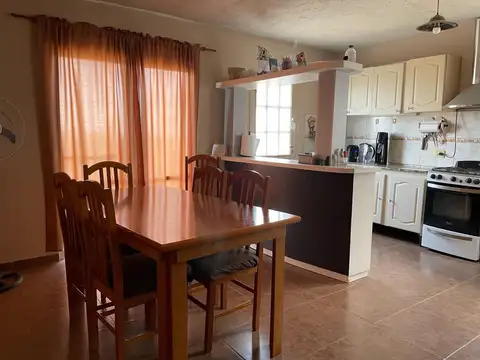 Casa 3 ambientes con 2 baños