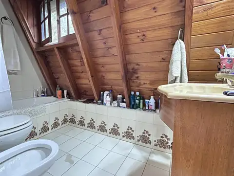 Casa 5 ambientes con 2 baños