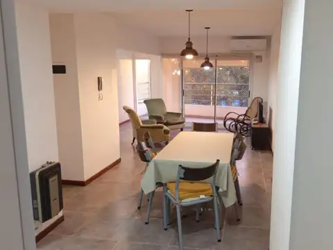 VENTA - DEPARTAMENTO SEMIPISO 2 DORMITORIOS CON BALCÓN - ABASTO
