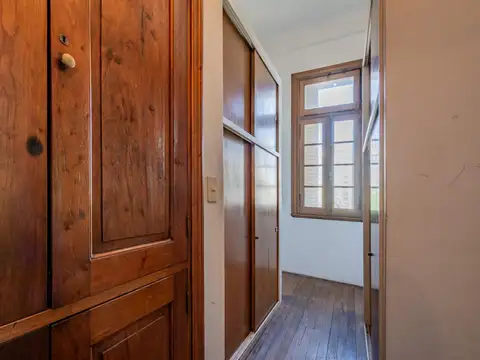Piso Completo de 211 m² en Edificio Histórico - Categoría y Estilo en Monserrat