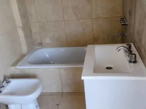 HERMOSO Y AMPLIO MONOAMBIENTE EN ALMAGRO