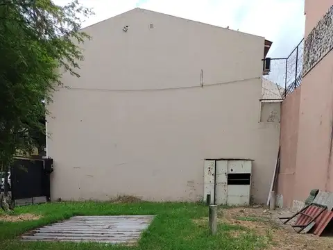 Terreno en Sarmiento - Permuta - Esquina - Planta baja y tres pisos