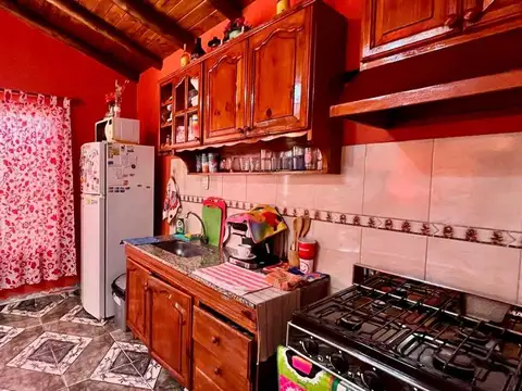 Casa confortable de 3 dormitorios, cochera y patio en Cruz de Piedra, Maipú