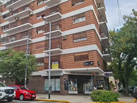 4  AMBIENTES 3 BAÑOS  2 BALCONES  PATIO