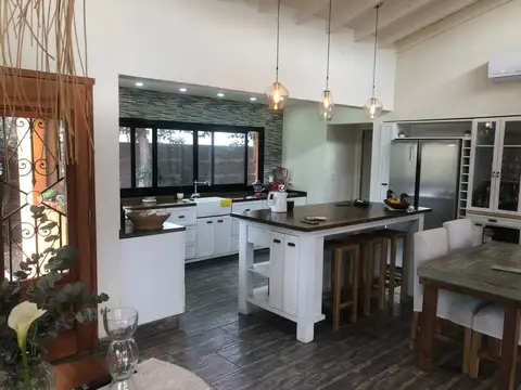 Excelente Casa Quinta En Parque Gorriti