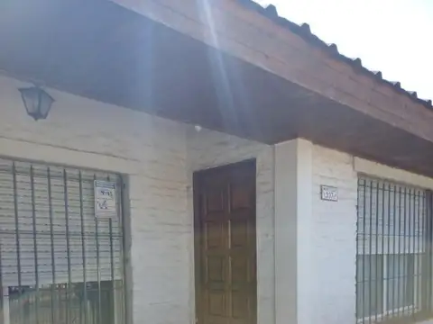 OPORTUNIDAD! Casa en venta de 4 ambientes en Pilar Centro