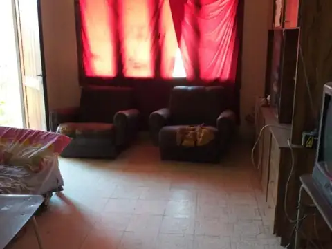 Casa 6 ambientes con 1 baño