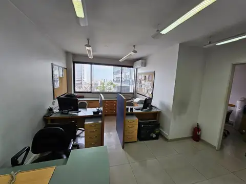 Oficina 5 ambientes con 2 baños