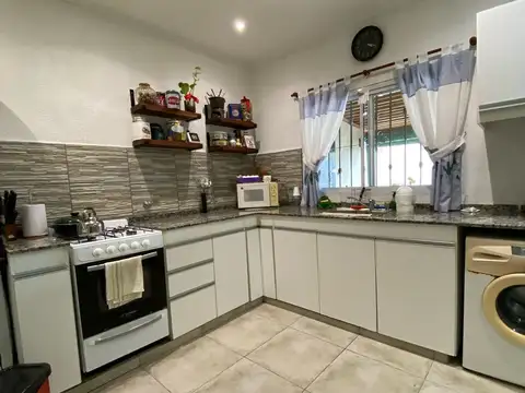 Casa 3 ambientes con 1 baño