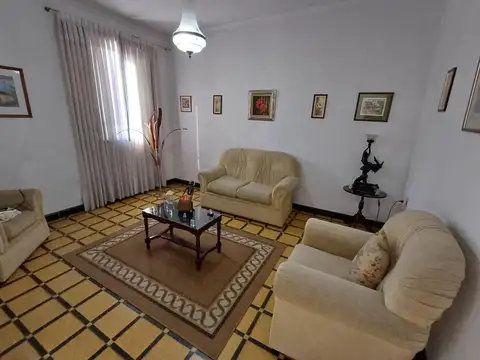 CASA DE 3 DORMITORIOS EN CONSTITUYENTES