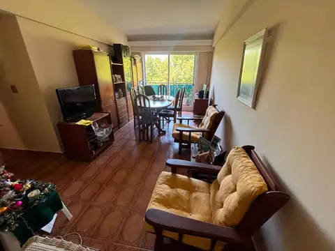 Excelente 3 ambientes con balcón corrido al frente