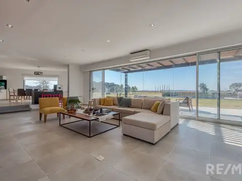 Casa 5 ambientes con 3 baños