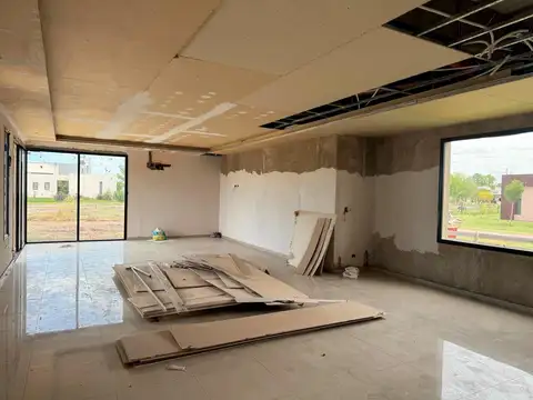 Casa en Venta con 7 cocheras