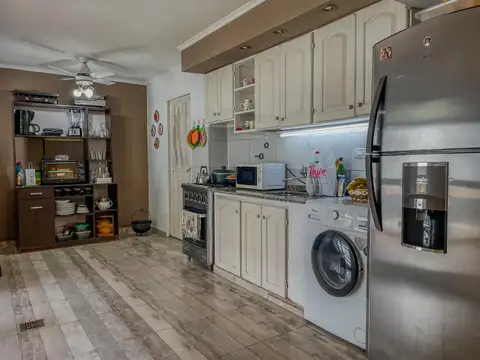 Casa 6 ambientes con 3 baños