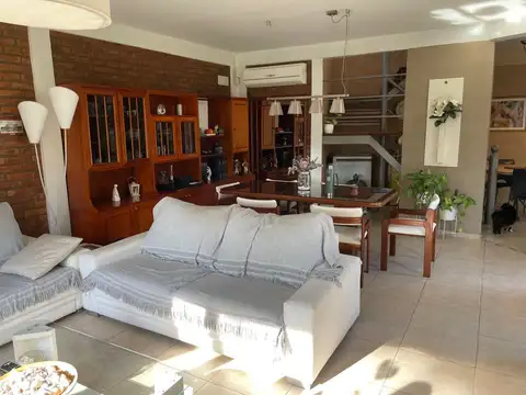 Casa 4 ambientes con 3 baños