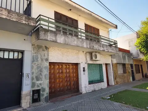 Casa en venta de 3 dormitorios c/ cochera en Parque Casado